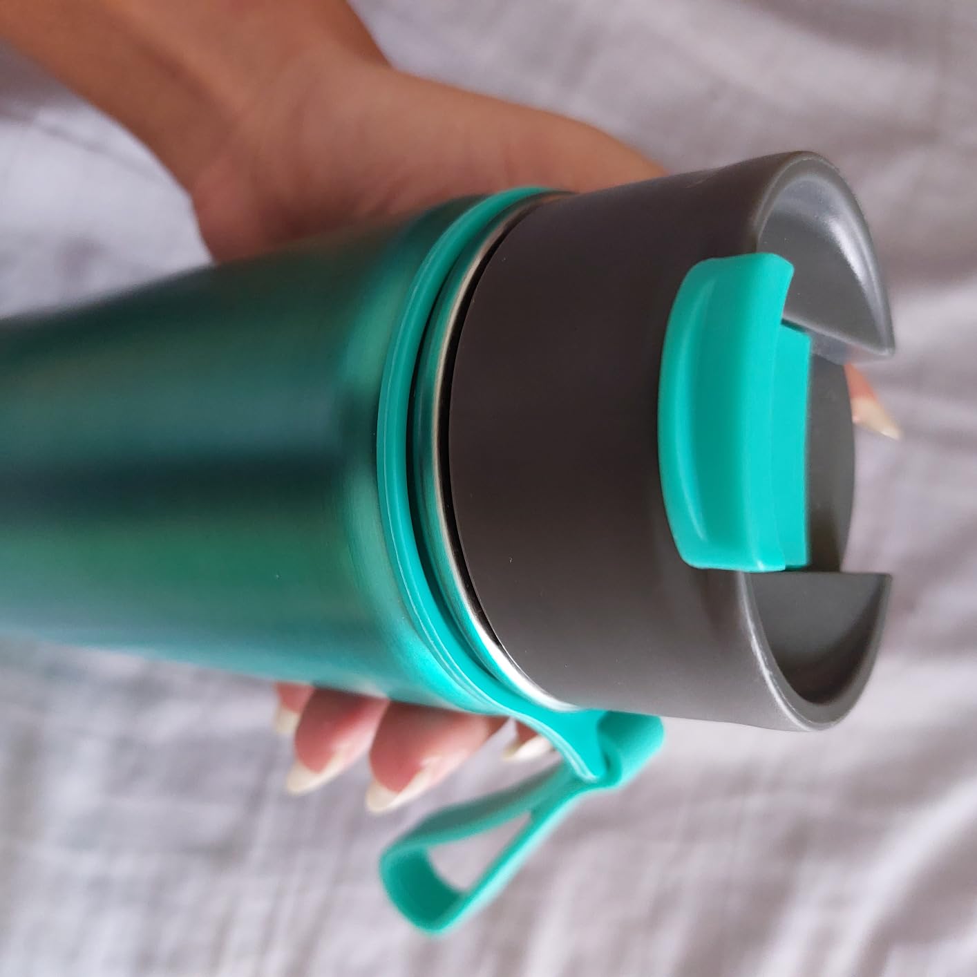 Solide Flasche mit kleiner Macke